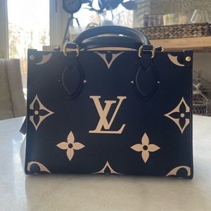 Louis Vuitton Onthego PM Giant Monogram